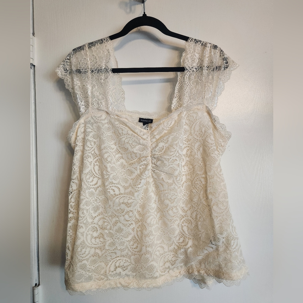 Lace Sleeveless Top